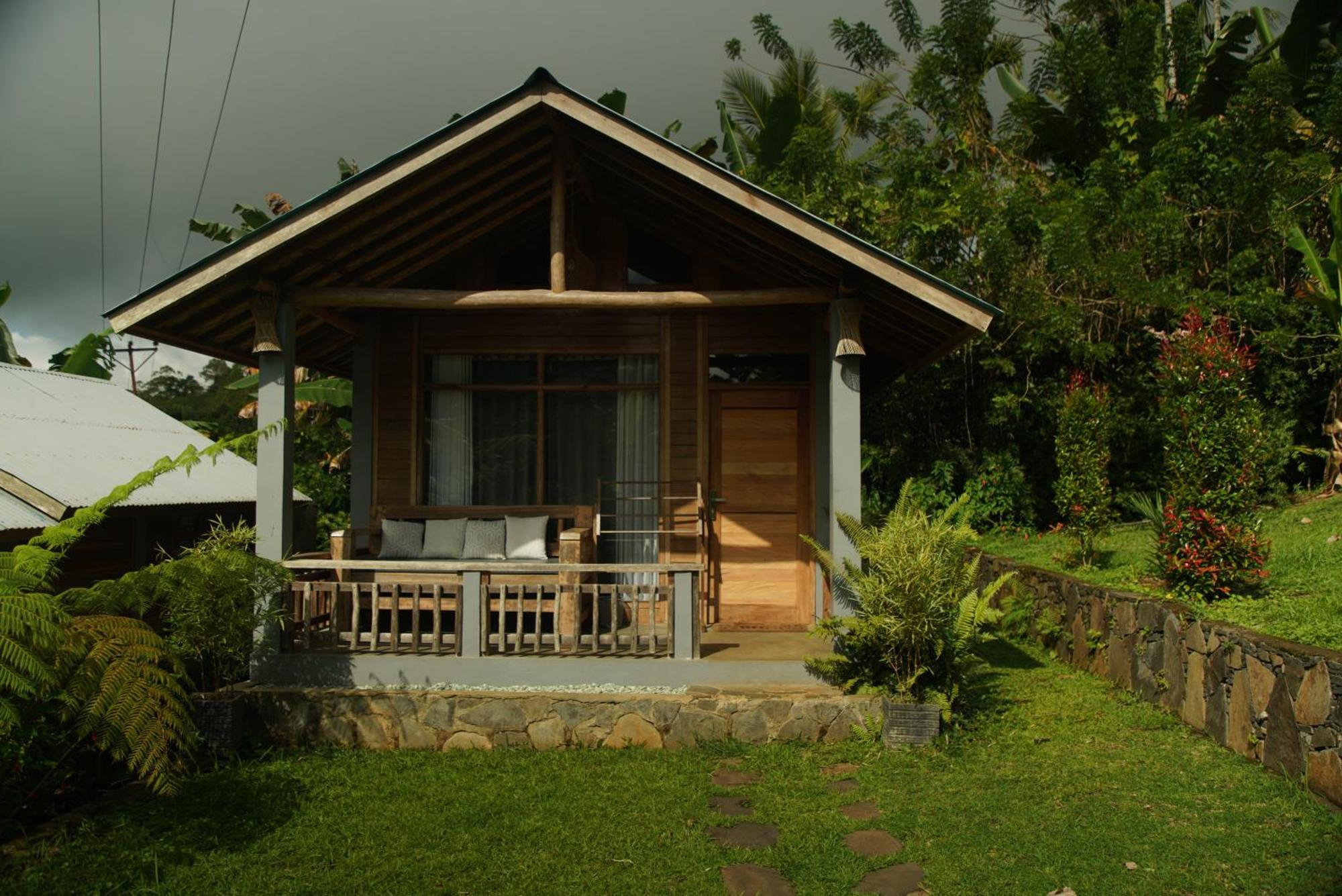 The Geckos Homestay Келимуту Экстерьер фото