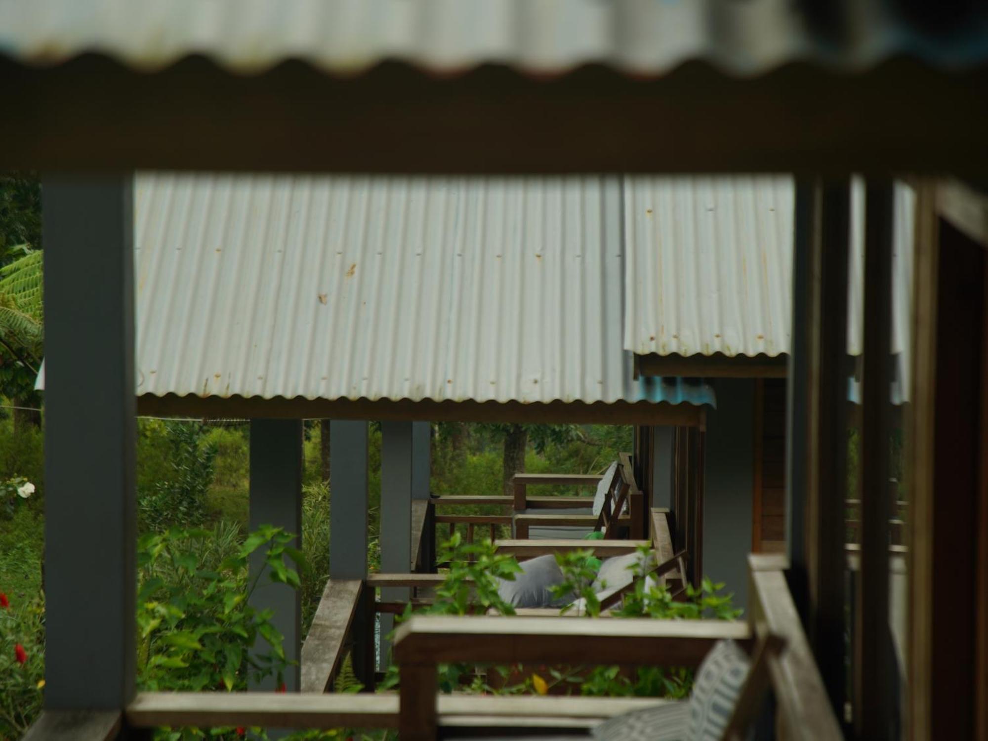 The Geckos Homestay Келимуту Номер фото